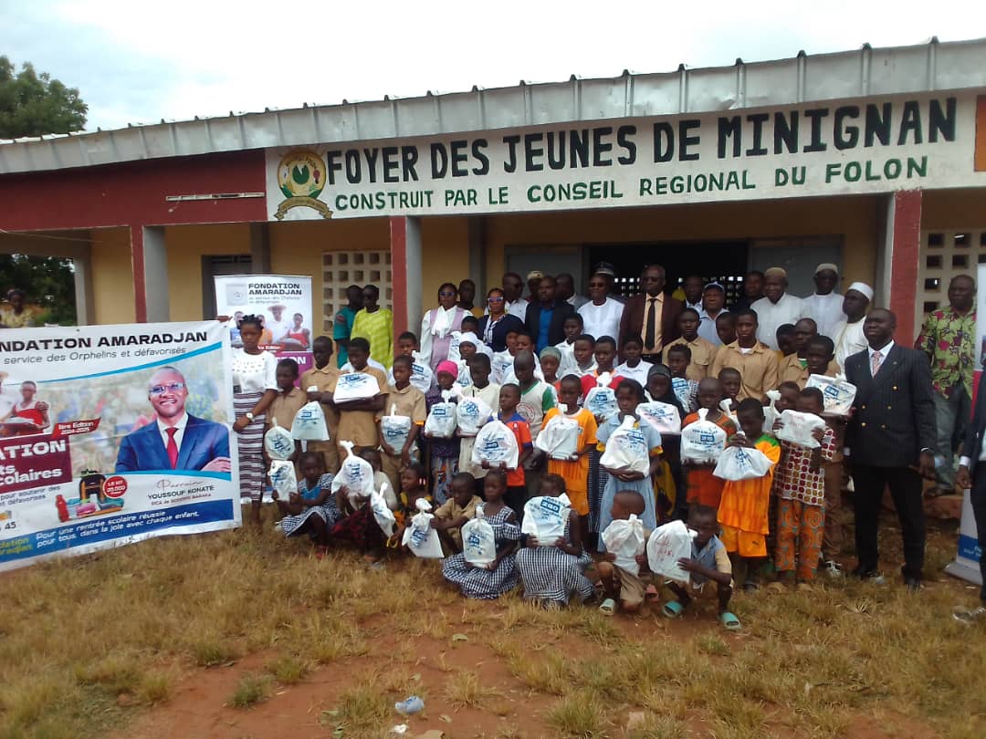 Remise de kits scolaires aux enfants orphelins et défavorisés à Minignan